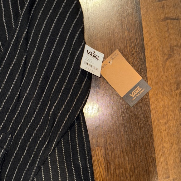 NWT Vans Men’s Black Pinstripe Button-Up Shirt Flannel (size Small) - Picture 3 of 7